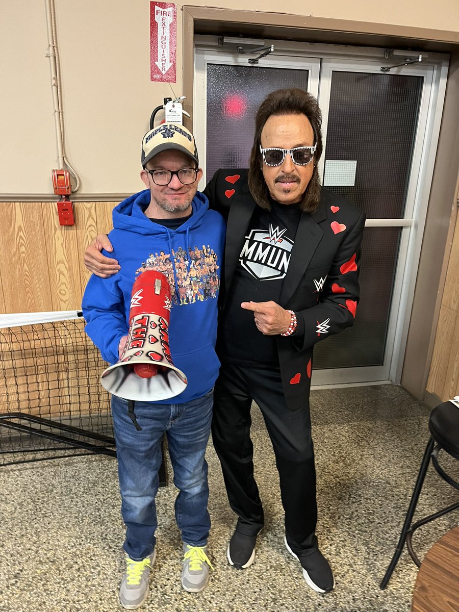 Forgot to post this. Met @RealJimmyHart a couple of weeks ago here in Windsor, Ontario. Super awesome guy.