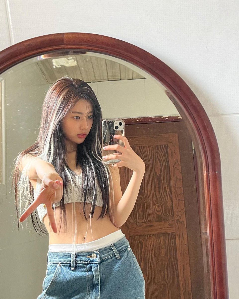 se esse tweet está passando na sua tl, faça um quote com a sua selfie no espelho