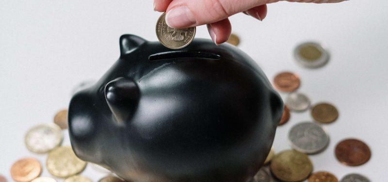 Rueburn's tweet photo. Are you concerned about your #cloudcosts? Check out this article from @TechBeacon on why and how to start optimizing your #cloud spending. And don't forget to consider using @Apptio #Cloudability as a valuable tool in your cost management strategy! https://t.co/qhcZ10jsr6 https://t.co/g7xRPjysbe