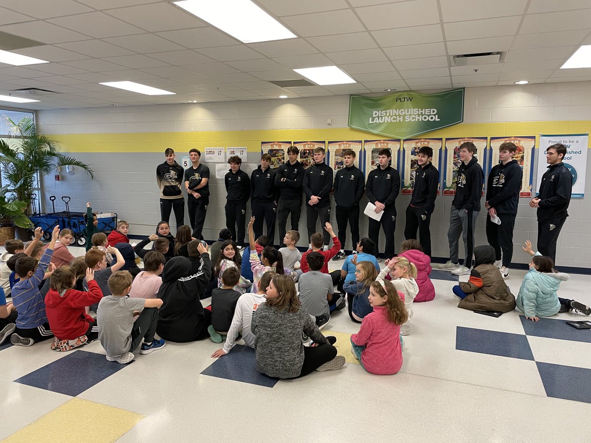 JeffSantarsiero's tweet photo. Great day doing our Cristian Service Project with the kids at Jefferson Elementary. Enjoyed our day with them. Highlights all day. #GTHOOPS #NCCAAchamps ⁦@TheNCCAA⁩ https://t.co/XdTXDHCVDU
