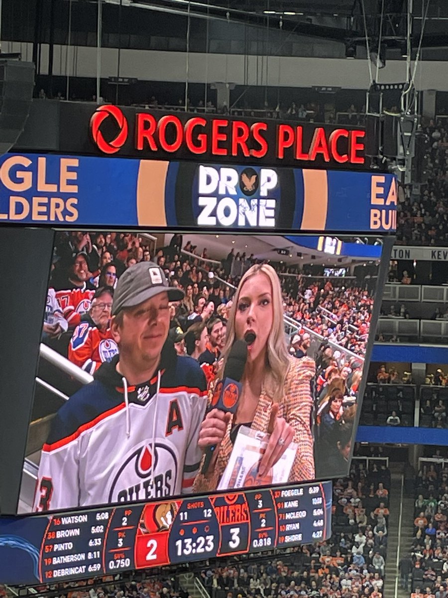 That’s the spittin image of <a href="/pauldoef/">pauldoef</a> at the <a href="/EdmontonOilers/">Edmonton Oilers</a> game!! Gets the Eagle Builders prize!! A new hat!!