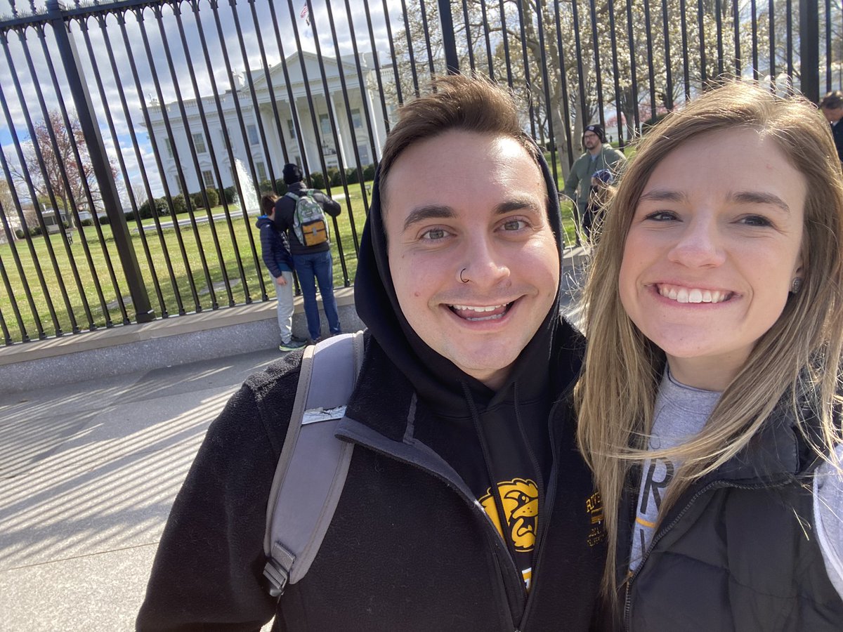 MissKilgore_'s tweet photo. Such a fun day exploring DC with the best 8th graders!🇺🇸🦫💛 https://t.co/bXxra4TqdZ