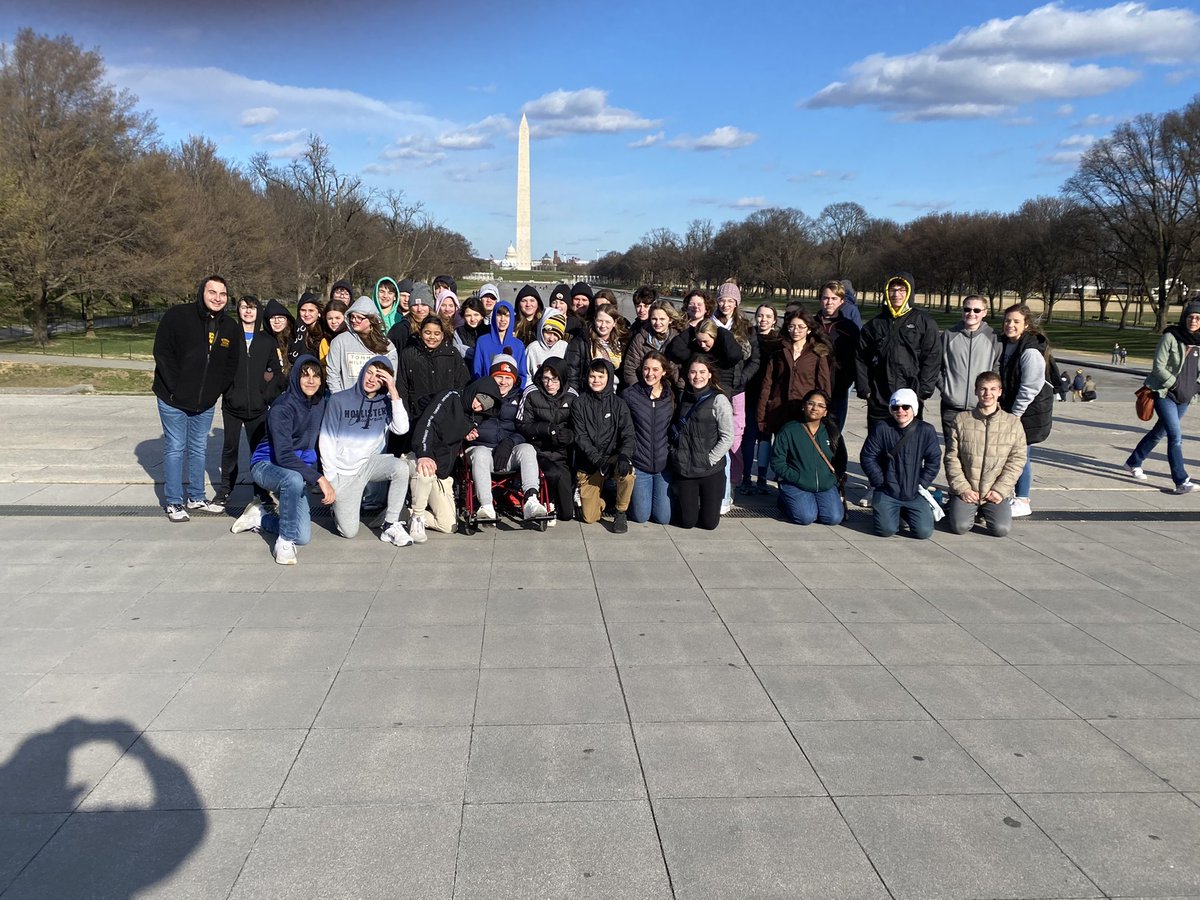 MissKilgore_'s tweet photo. Such a fun day exploring DC with the best 8th graders!🇺🇸🦫💛 https://t.co/bXxra4TqdZ