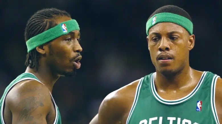 Home_Brodie's tweet photo. @paulpierce34 Nah bro you’re the player that made me fall in love with the game of basketball and I’ll always tell mf’s to put some respect on your name….mfs really don’t know how cold you was as a youngin and you played after getting stabbed my🐐fr💯✊🏾 https://t.co/3Ra63J9pMI