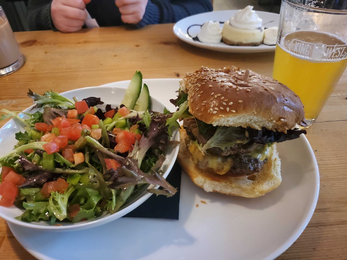 #yfcburgerbattle23 burg #11: the Beef Bonanza from Rustico. This hit the spot - two juicy beef patties, some very moist and flavourful brisket, lots of cheddar, chili mayo and chili flakes for kick and some refreshing tomatoes.