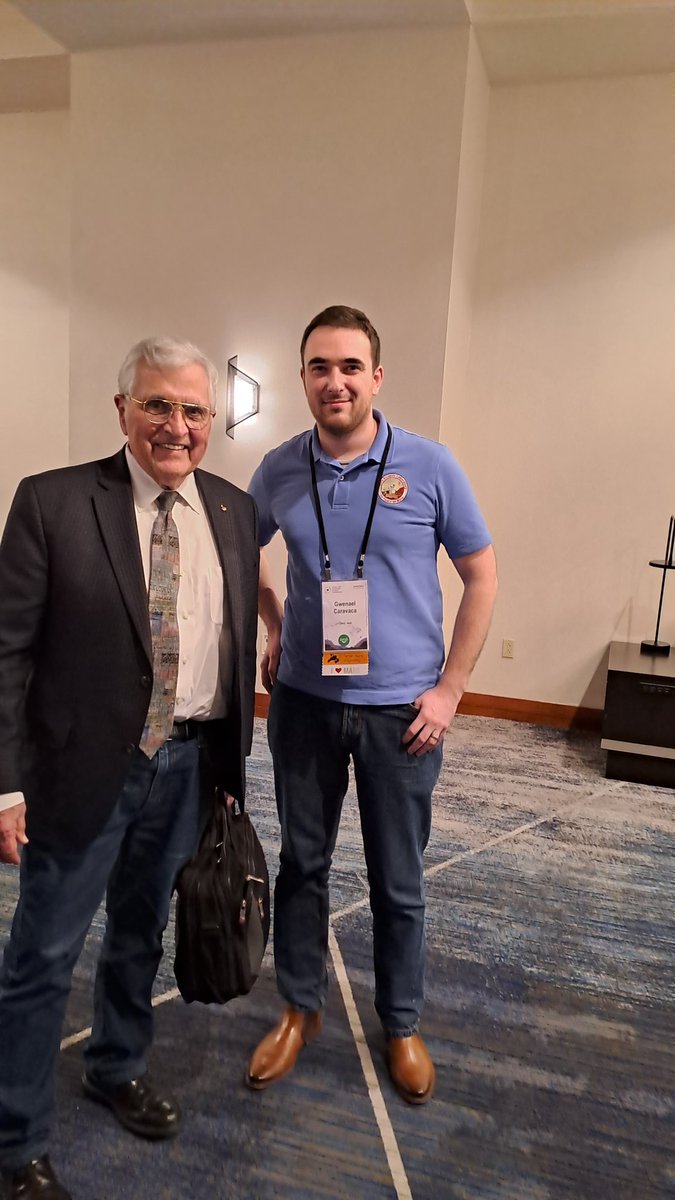 GCC_Mars's tweet image. My poster is on Thurs, my talk tomorrow, BUT today was THE day for me at #LPSC2023 as I chatted and had a short worksession with none other than Harrison Schmitt, 12th Man and only Geologist on the Moon (so far!) 🌕
Yes I&apos;m showing off!