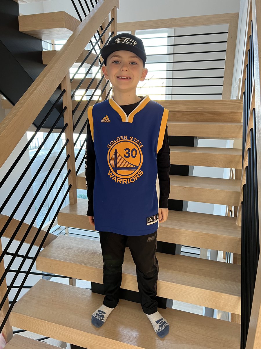 SpartyNae's tweet photo. Happy Birthday to @StephenCurry30 from one of your biggest fans! https://t.co/TxPGsz1Etl