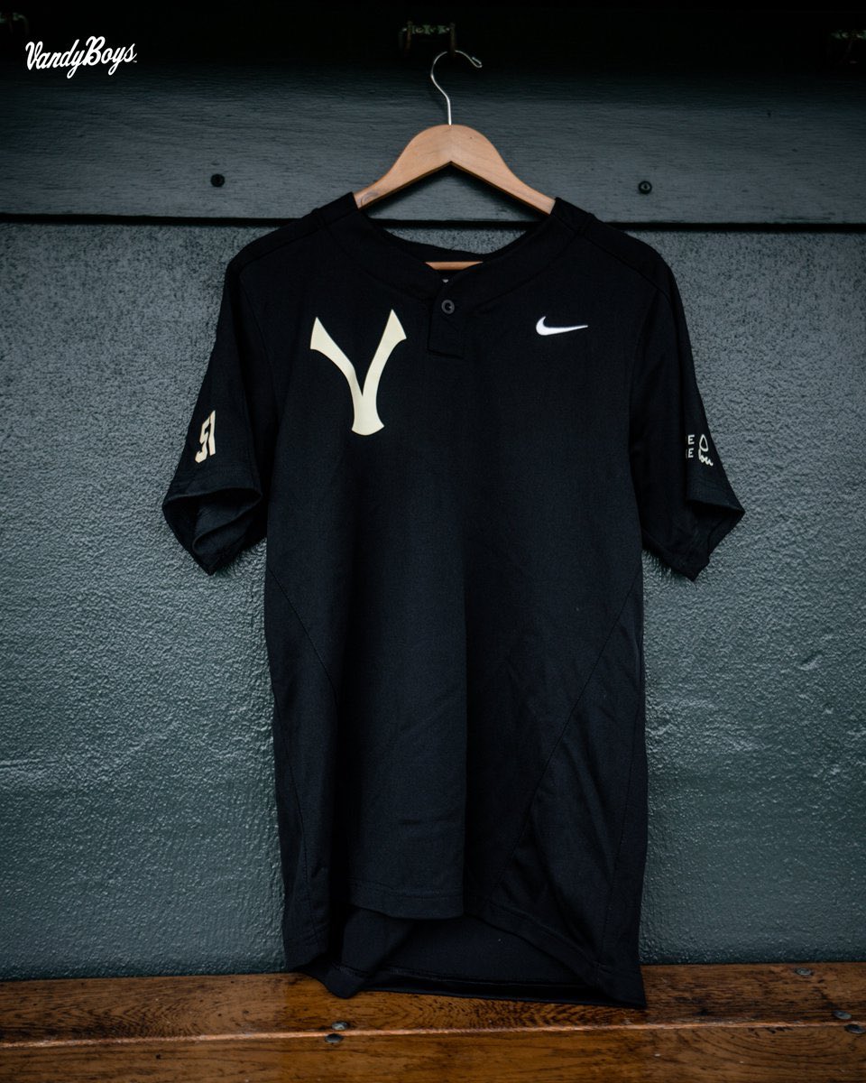 jarredmorgan's tweet photo. Vandy’s Lou Gehrig inspired jerseys for tonight’s game should be a staple in the rotation. https://t.co/tLc7ktEZgW