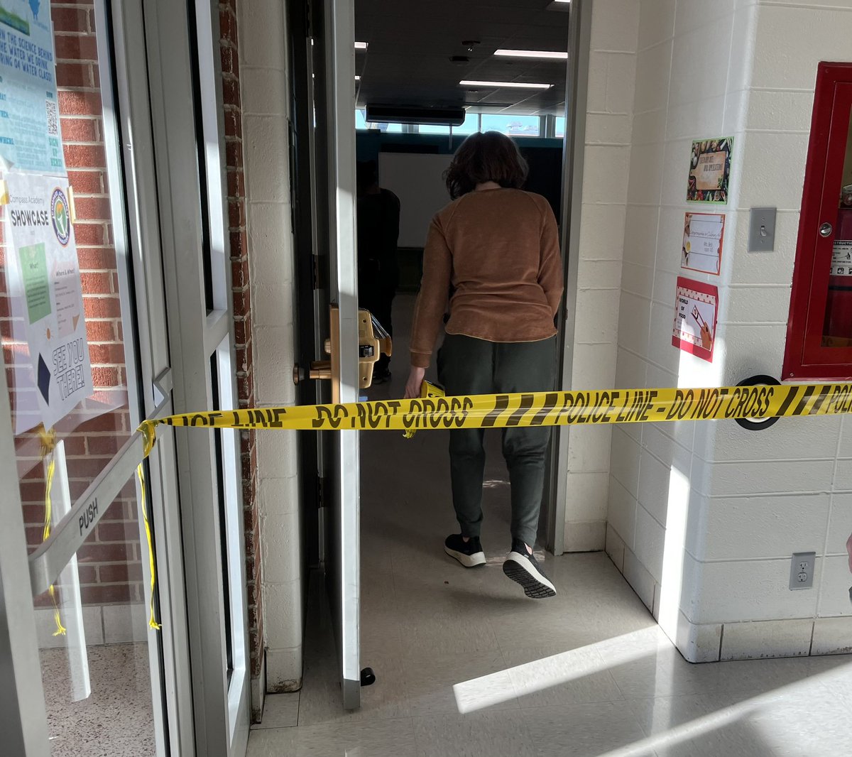 CompassD303's tweet image. Thanks to @cityofStCharles Police &amp;amp; Fire Departments and @TCom911 for coaching our students through this authentic application of knowledge &amp;amp; skills! #LearnerExperience #CommunityConnected @StCharlesD303