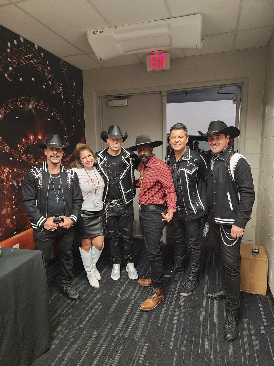 CallmeChoko tweet media