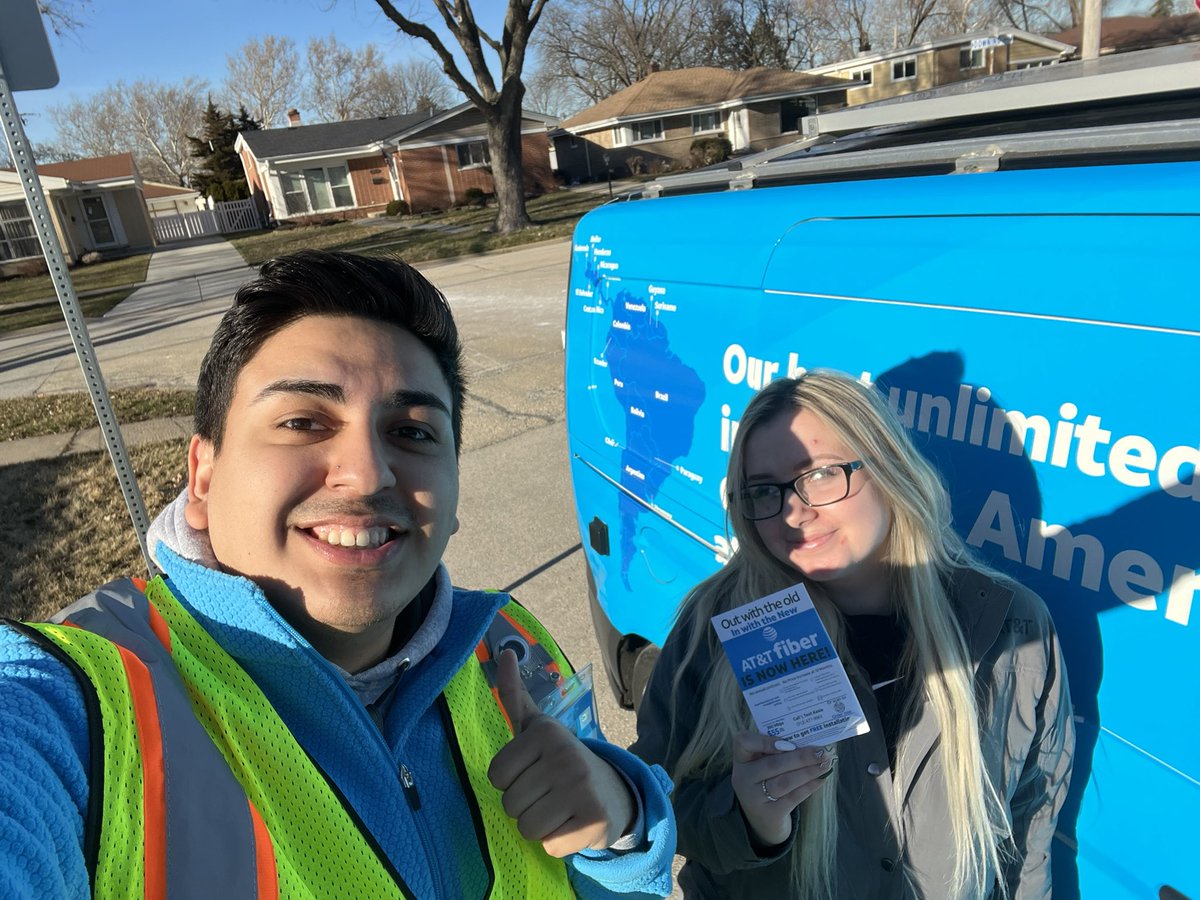 Me and Kasia out in Weschester today letting the people know what fiber is all about 🙌🏽 #ATTFiber #LifeAtAtt @kpflagship @KasiaGLM @BrianWest_GLM @LorenMiller2004