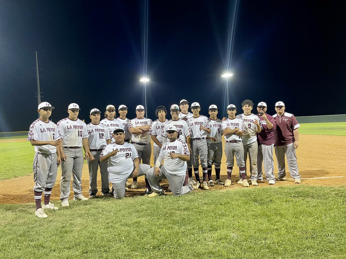 pryor_la's tweet photo. ⚾️⚾️Bulldogs Win⚾️⚾️
      1-0 in District Play
Huge win over Knippa 18-8
#SpringBreak2023 @CoachJBaez https://t.co/ngoKpN8PHb