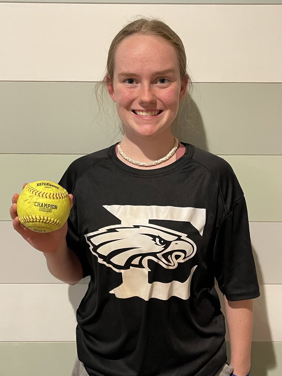 Welcome a new member of dingerville <a href="/A_Walker2027/">AshtynWalker2027</a> not only did she hit her first homer tonight she also hit for the cycle <a href="/EAGSoftball/">EAGSoftball</a>. Also <a href="/MKDavenport2027/">Madison Davenport</a> hit another homer tonight. I’ll have a pic of the bash sisters tomorrow. Great job ladies.