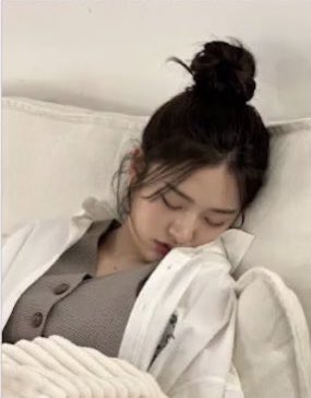 rice_bowll's tweet photo. 가짜잠                                                    진짜잠 https://t.co/D6hyuCsq7o