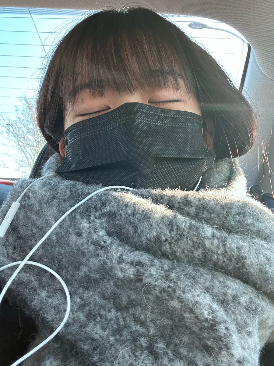 rice_bowll's tweet photo. 가짜잠                                                    진짜잠 https://t.co/D6hyuCsq7o