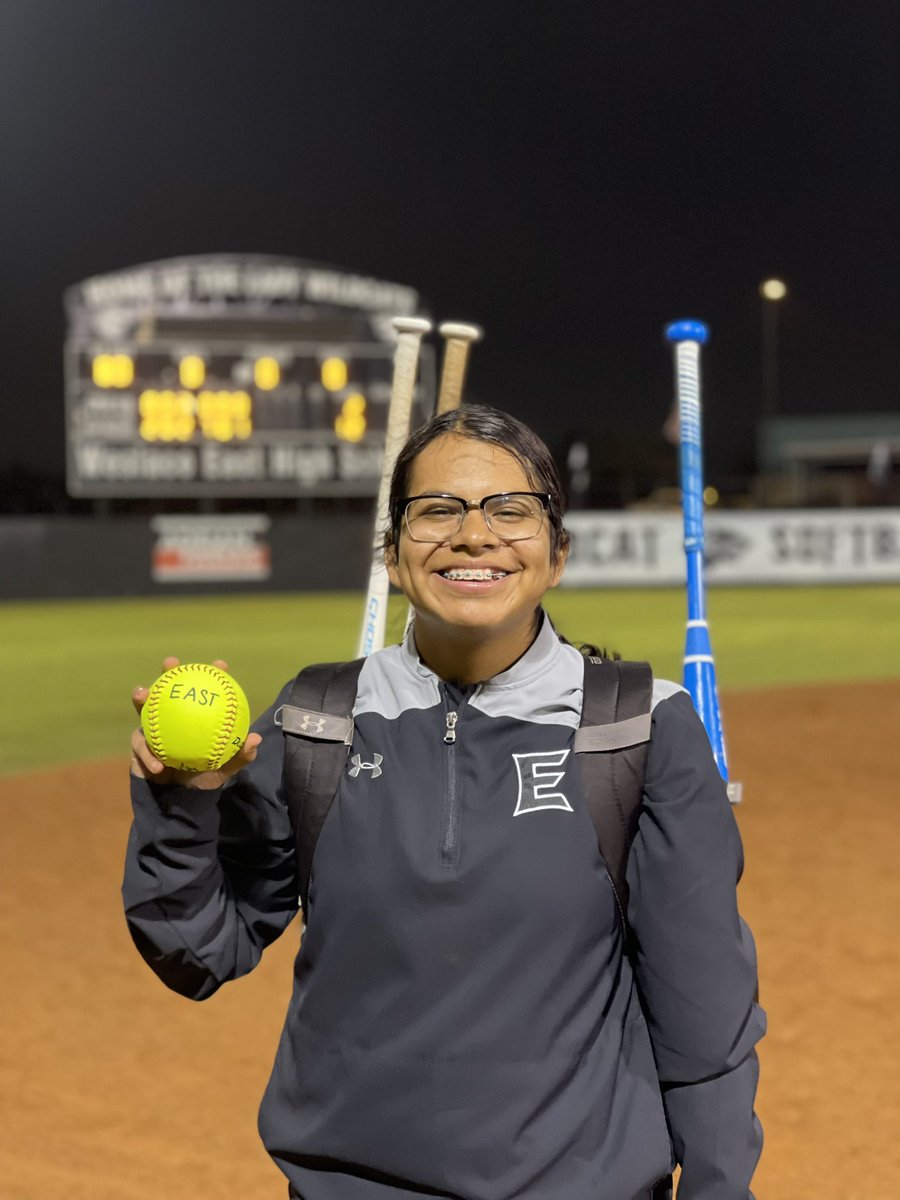 WehsSoftball's tweet photo. Four runs batted in by Junior Ariel Lopez helped lead our StrongSide Wildcats to a win over Brownsville Pace!
Ariel got the game started with a 2 run dinger in the first inning!
Fantastic Start to Spring Break Softball!
#StrongSideSoftball #BackInBlack #BombaNation #GoldStandard https://t.co/na6oL156vq