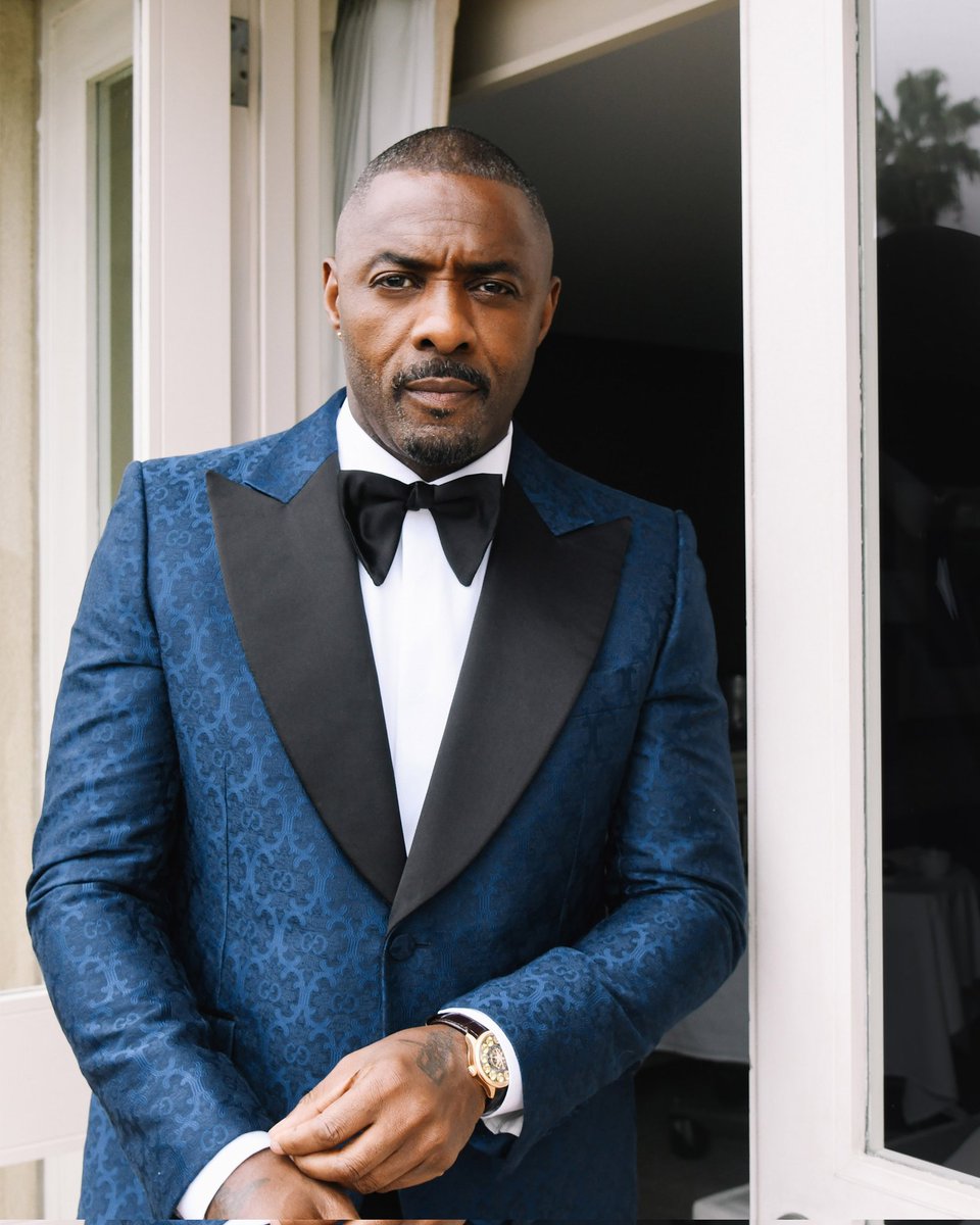 To the #Oscars95 @idriselba wears a G-Timeless Planetarium #GucciHighWatchmaking timepiece featuring a central star-shaped and diamond-encrusted tourbillon dial surrounded by twelve rotating beryl stones. #IdrisElba #GucciTimepieces #GucciTailoring
Stylist: Cheryl Konteh