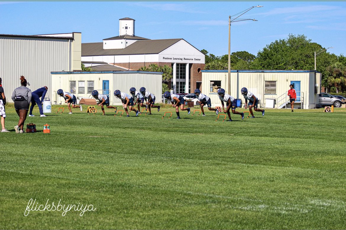 WarnerUFootball's tweet photo. Royals Spring Football Day 1️⃣📸 https://t.co/m2NBYDZCnB