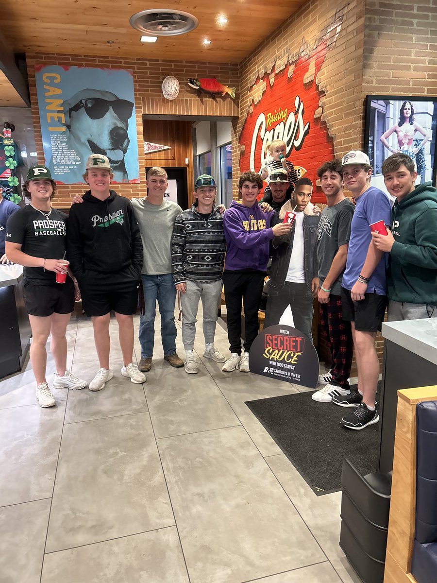 Brendan_Clary's tweet image. Another great OF Family Dinner w/ special guest @Nelly_Mo. Thanks to @raisingcanes for taking care of us tonight! District starts tomorrow!!

@ThePHSBaseball @PISD_Athletics @ProsperISD @ProsperHS 

#Details212 #UncommonMen #StandardsOverFeelings