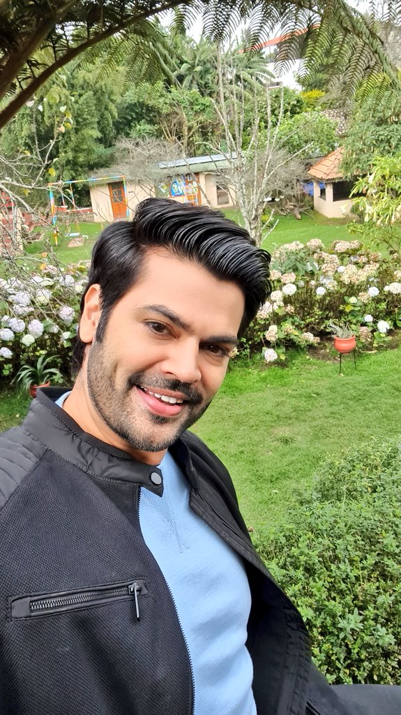 talk2ganesh's tweet photo. Good Morning Chellams โค
Design ur environment to motivate u to accomplish d things u want to do !
New environments can help eliminate old bad habits & establish new ones.
#MyCreativeSpace
#EarlyMornings
#Nature
#GaneshVenkatram
#makingpositivitygoviral https://t.co/RWqMgbTutI
