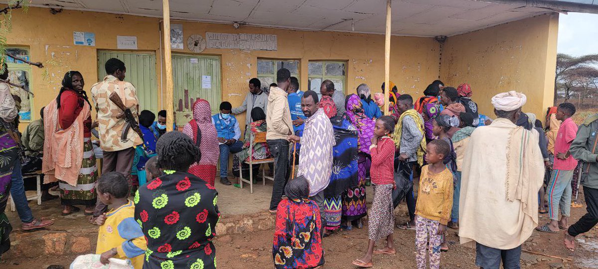 oromiaphysician's tweet photo. OPA is very grateful to #OPA_ERT_to_Borana team’s relentless effort, IOHPA’s invaluable collabn &amp; Borana Zone Health Office cooperation 
OPA’s ERT travelled to Dire Wereda Gololcha kebele, 40km away from Mega town and provided emergency medical services at site. Support continued https://t.co/C4sM7u2SIZ