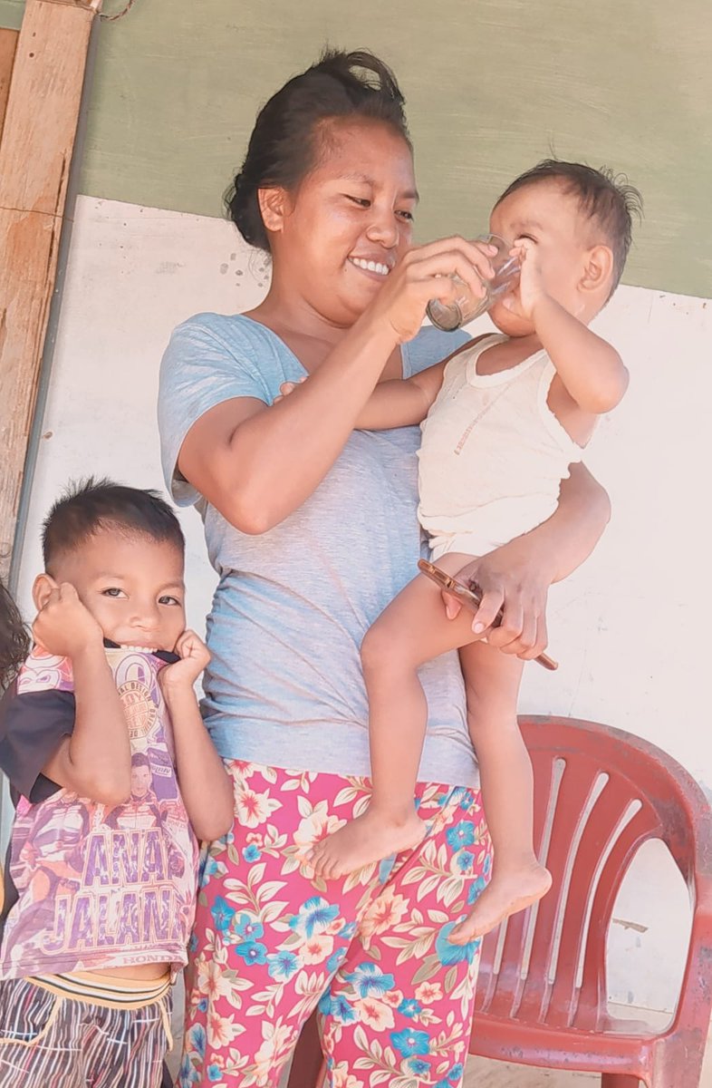 way_mitra's tweet photo. Salah satu kunci keberhasilan "safe water program" di Indonesia adalah keterlibatan aktif kaum ibu-ibu dalam setiap tahap kegiatan yang dilakukan #waterbuilds #hope https://t.co/dLRoyARtL6