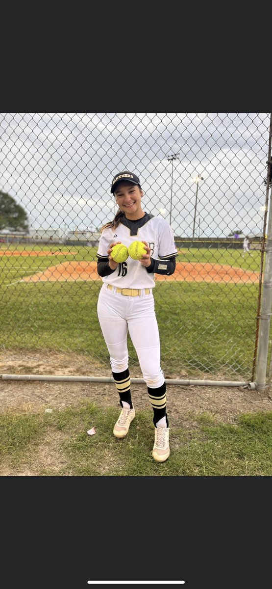 MakinzieMac's tweet image. Makinzie Macaluso (2025) goes yard not once but twice to bring Berwick to a 8-6 victory over AC tonight! Berwick was down 5-4 in the top of the 6th inning until she hit a 3-run bomb! #farmraised #macdaddy #dingers @NWFRaiders_SB @BeccaTaylor_22