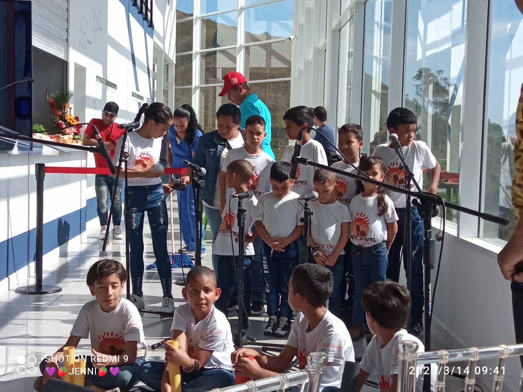 LaRosaInfoven's tweet photo. #InfoEncuentro2023 iniciamos este espacio para la construcción colectiva del accionar de ideas, con el hilo conductor del comandante Chávez bienvenidos y bienvenidas a Infocentro  en ofensiva 
#Infocentro 
@Gabrielasjr 
@cytdanmarys 
@NicolasMaduro https://t.co/hTdkHrF1a2