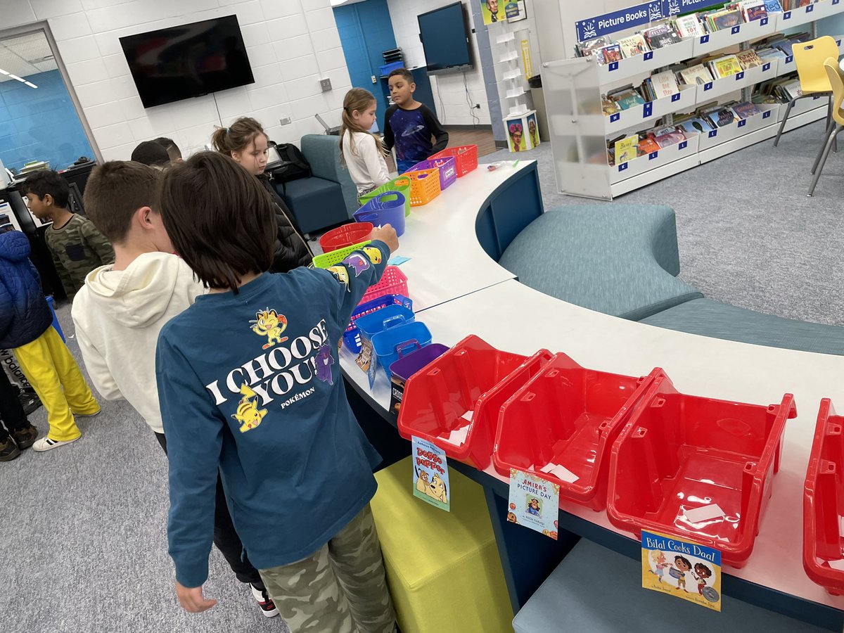 Getting our final <a href="/monarchaward/">Monarch Award IL</a> votes in! It was a close battle at #wbend15 ! <a href="/D15Schools/">Community Consolidated School District 15</a>