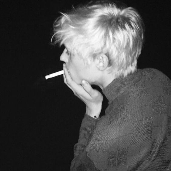 IvanWeeks___'s tweet photo. cigarettes et malheurs... https://t.co/VHGz3lFv09