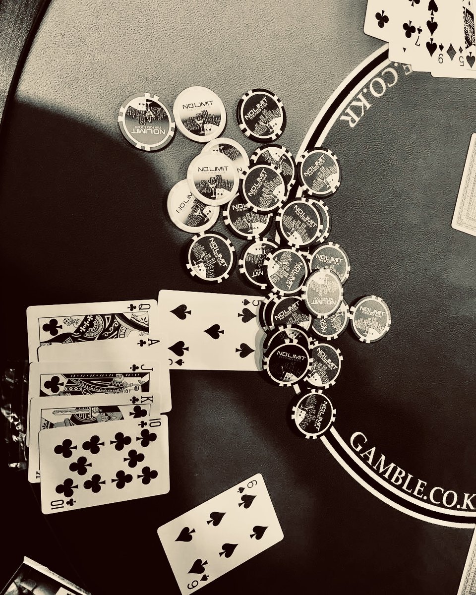 Janson7NFT's tweet photo. #royalstraightflush 
难得玩一次牌，今天德州扑克中我拿到了♣️A♣️10，
翻后♣️K、♣️Q、♠️5，加注1500分
转牌♣️5 加注3000分，河牌♣️J 推Allin ，3家跟注开牌最终收下20000分的池
德州扑克生涯里第一把同花顺，而且是
【皇 家 同 花 顺】德州扑克游戏中最大的牌！
有幸能够体验到邦德的快乐🤠非常满足！ https://t.co/SW2yI1TrvL