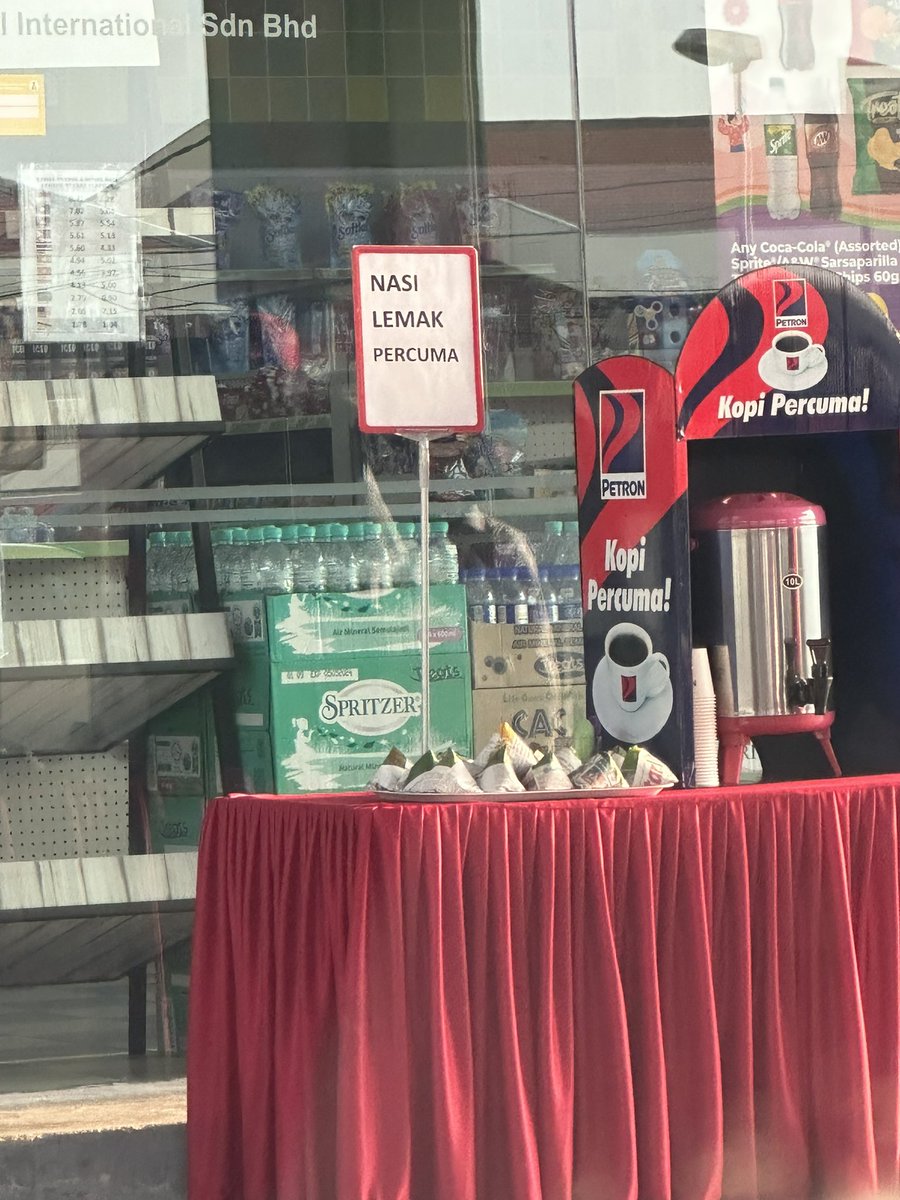 piqalee's tweet photo. not tht important but there’s one petron near my office that provide free nasi lemak and cofee every morning. after i noticed this, i never fueled up my car at other station https://t.co/2ZcjsrJHxg