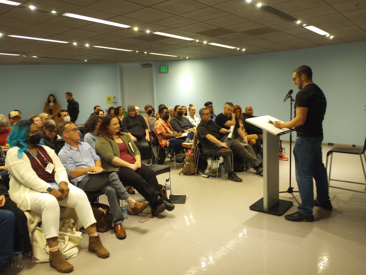 McmichaelShaun's tweet photo. @miketchin at Shadow Work Writers delivering a smackdown 🤼♂️of a creative non-fiction piece where wrestling becomes a controlling metaphor for being in the friend-zone. Read his new collection Stories Wrestling Can Tell @cowboyjamboree
#michaelchin #storieswrestlingcantell #awp https://t.co/ux4W4NkySr