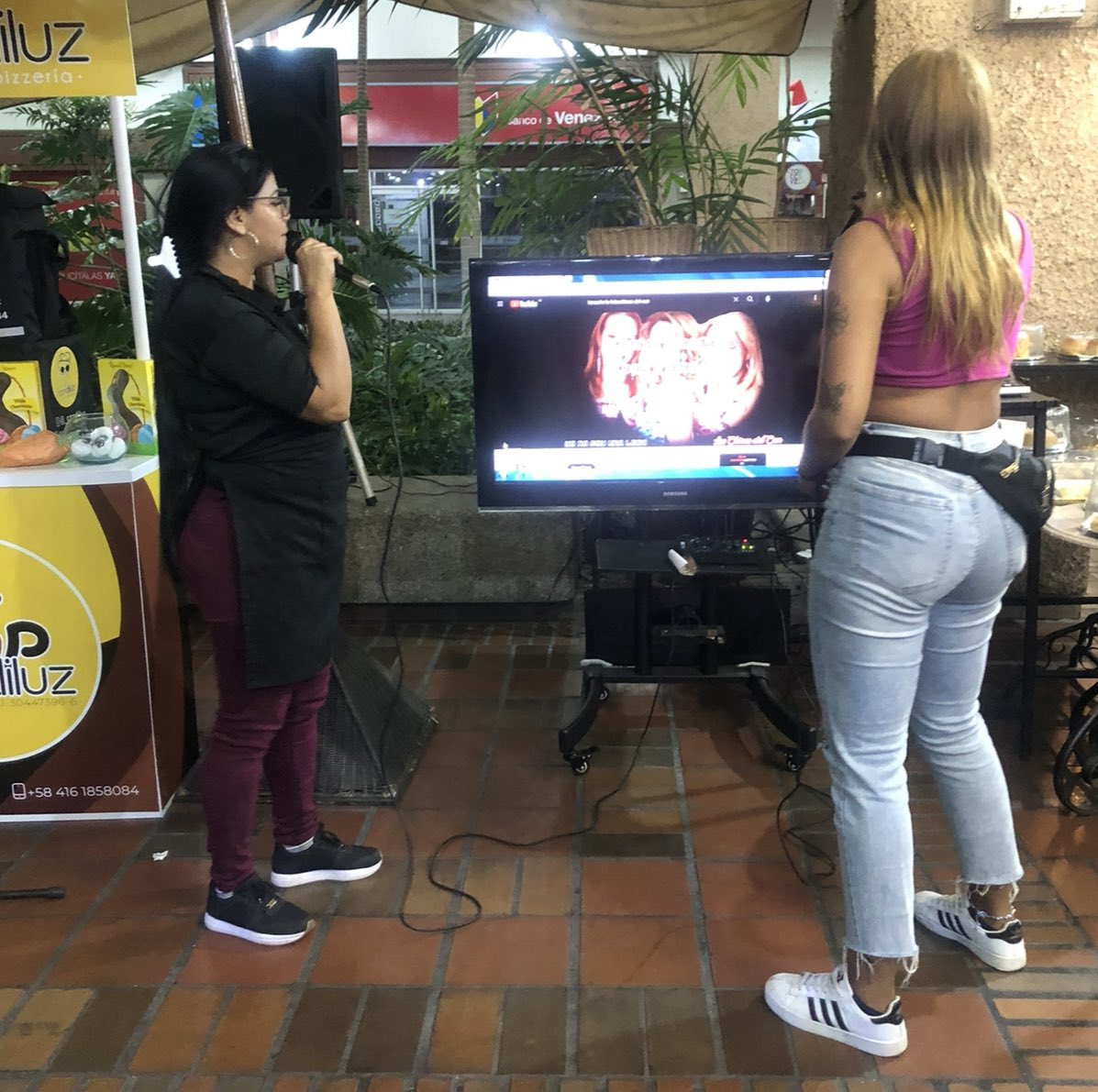 Pcandiluz's tweet photo. Ven y disfruta de nuestro Karaoke todos los Viernes y Sábados de 5pm/10pm,no te pierdas este emocionante ambiente que te ofrecemos en nuestra terraza.Además podrás degustar de nuestras famosas Pastas y Pizzzas a la leña. #karaoke #pizzas #pasticho #risotto #triodepasta #ravioles https://t.co/lpMkAJ7I6p