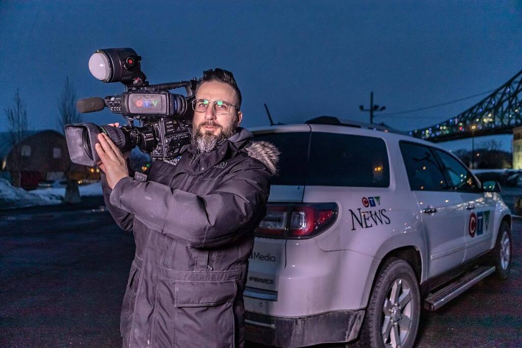 Normally CTV cameraman Cosmo Santamaria is running about with that big camera but on Friday night, on his way home, he saw a car on fire in the driveway of a house. The fire then spread to the house. 

Cosmo called 911 and began filming the fire with his… instagr.am/p/CpyuvV3IiwN/