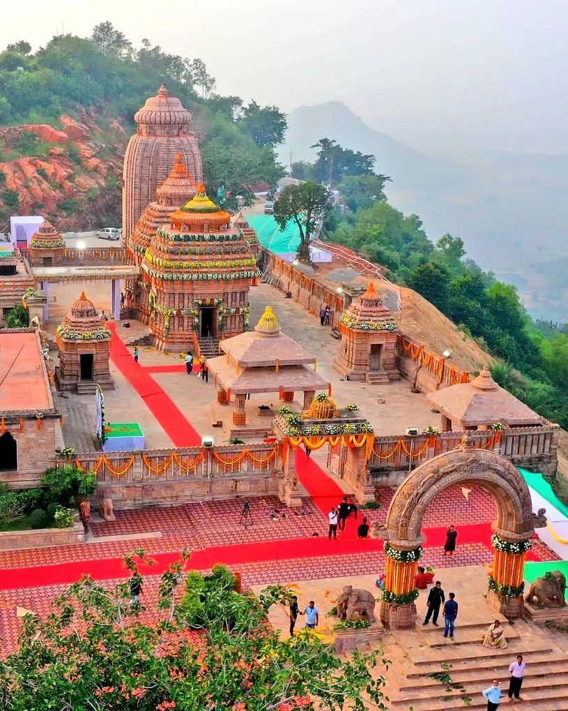 desi_thug1's tweet photo. Adi Shakti Peethas of Mata Sati

1. Tara Tarini Adi Shakti Peetha, Berhampur https://t.co/XkFOb0PxC2