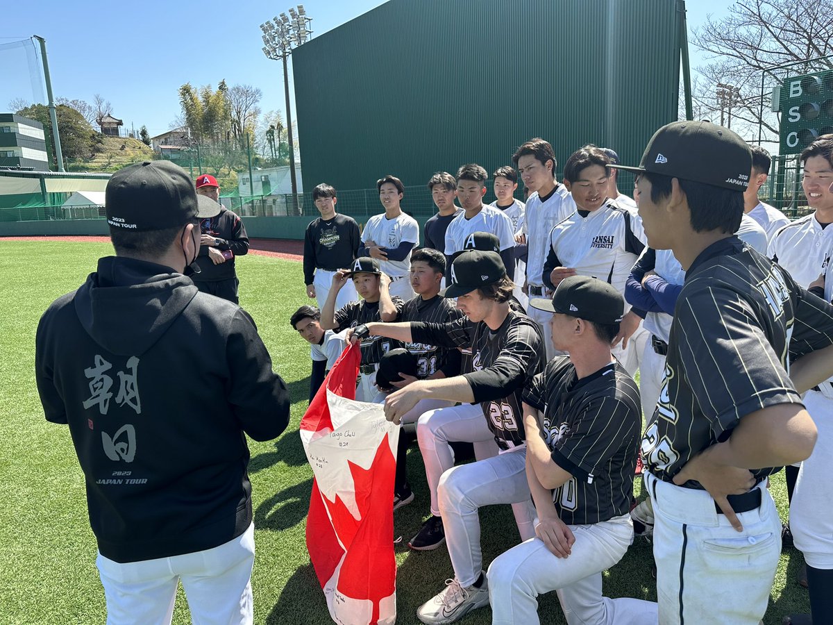 VanAsahi's tweet photo. Amazing. The Kansai University baseball team runs with only 3 hired coaches for around 200 players. A lots are alumni players and students helping out. For the love of baseball. https://t.co/k9mbMkPZM6