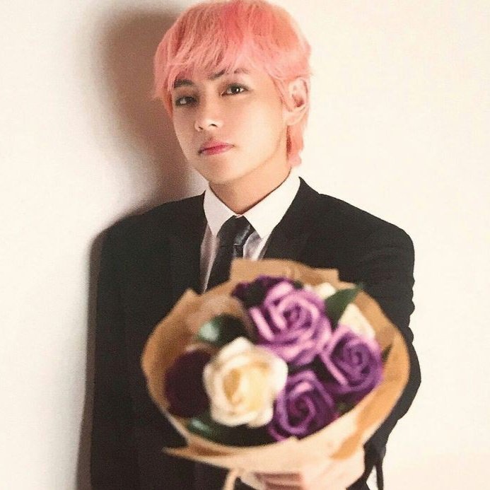 thnkvin's tweet photo. #뷔 #아이엔 💐 https://t.co/L3SvCJYA0H