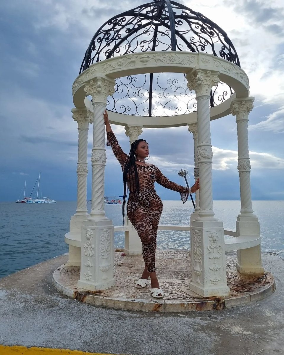 yemialadee's tweet photo. ❤️ I'm celebrating ALL WEEK !!❤️❤️🥳

 THANK YOU FOR THE LOVE, POSTS, GIFTS ...I wish above all things that you get your heart desires too❤️ https://t.co/hL6E6XxctB