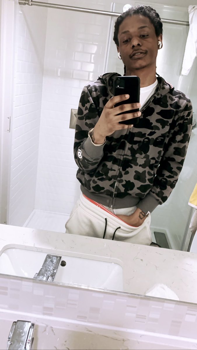 Reapszn1000's tweet photo. Lowkey Nigga Tryn Chase Racks 🤑 https://t.co/ZpReSSaCH5