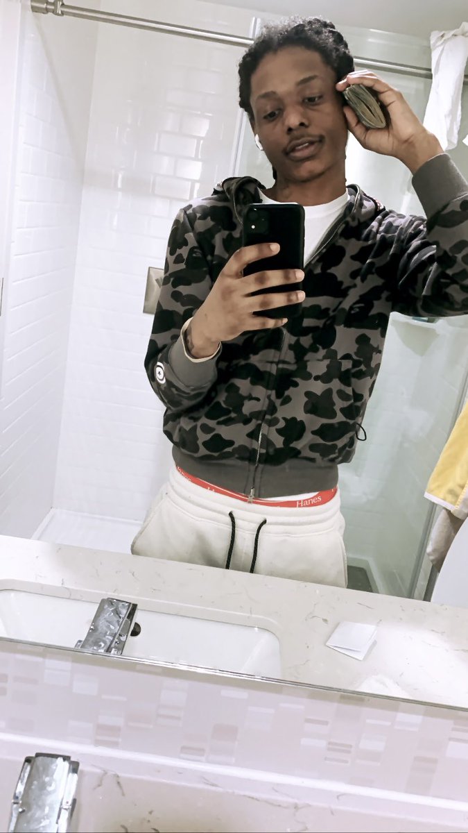 Reapszn1000's tweet photo. Lowkey Nigga Tryn Chase Racks 🤑 https://t.co/ZpReSSaCH5