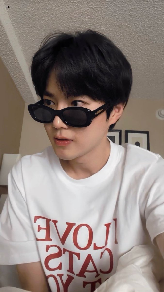 SeHo_incorrect's tweet photo. On call*
Jun(seductively): Baby, are you free? 
Sehun: Why baby?
Jun: Im alone and in mood..and u can come over ig!
**Sehun who is lawyer nd in court*
Sehun: Your honor,my client, Chanyeol is 100% guilty.Please give him maximum life sentence! And end this case.
Chanyeol: ... https://t.co/AtPbasTX6a