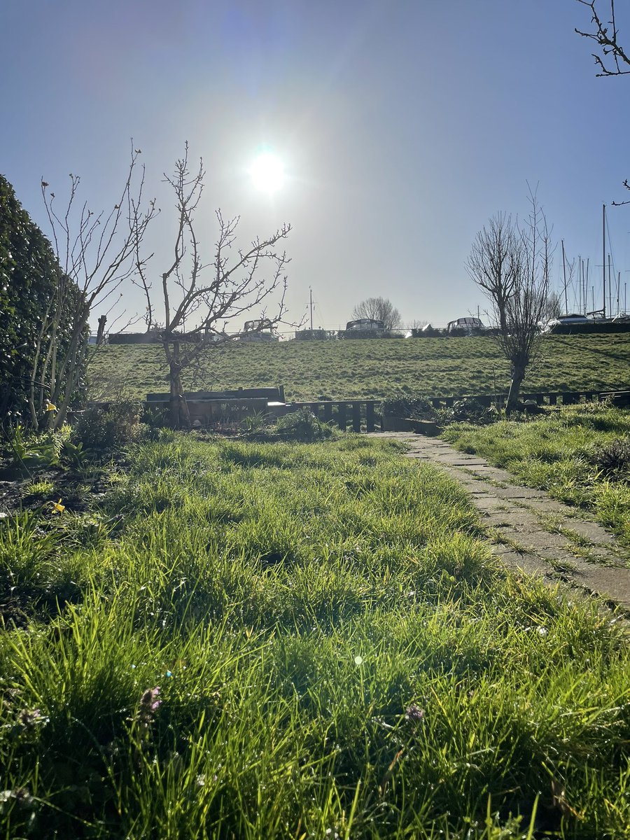 Ga jij vandaag stemmen voor de waterschapsverkiezingen? 

Ik wel in ieder geval want die dijk achter m’n tuin zorgt voor een droog huis en dat wil ik graag zo houden 🙂

Hoe je stemt heeft invloed op de keuzes die het waterschap maakt én op de belasting die je betaalt…..