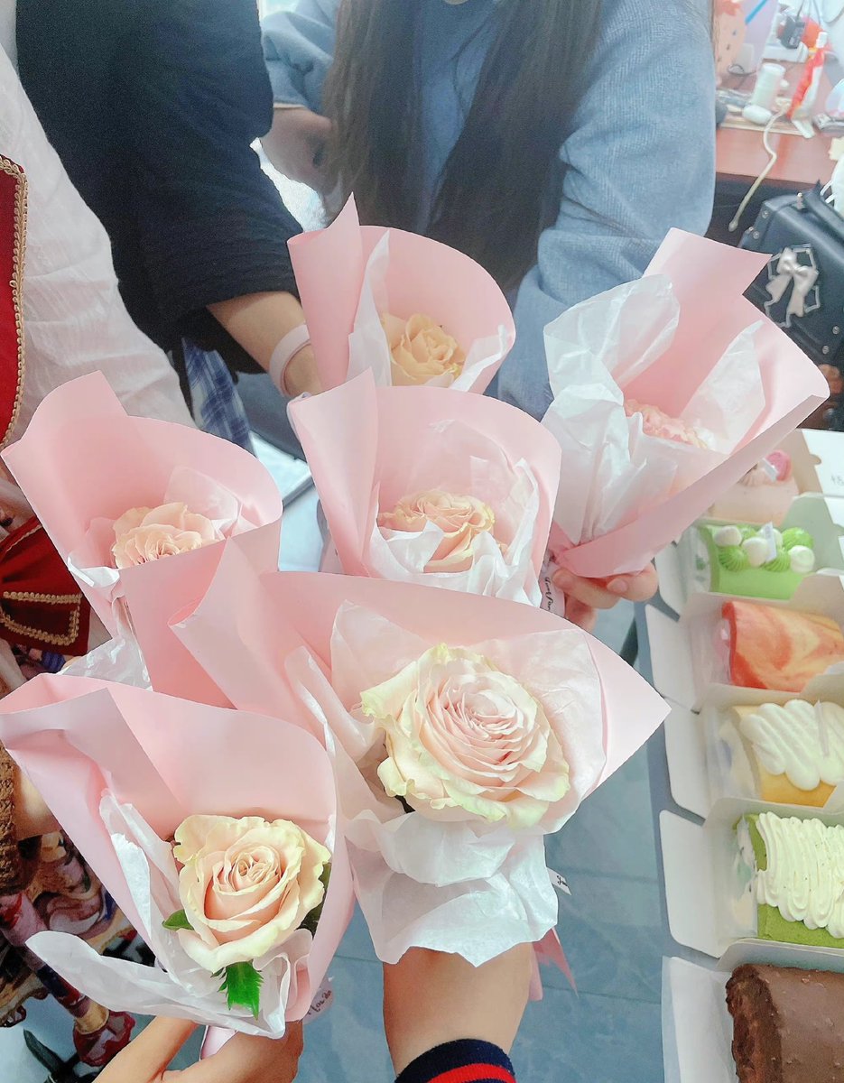 yuyan0908's tweet photo. Afternoon tea time, happy four times, thank you for wishing me a happy birthday. https://t.co/OYJGi84hpb
