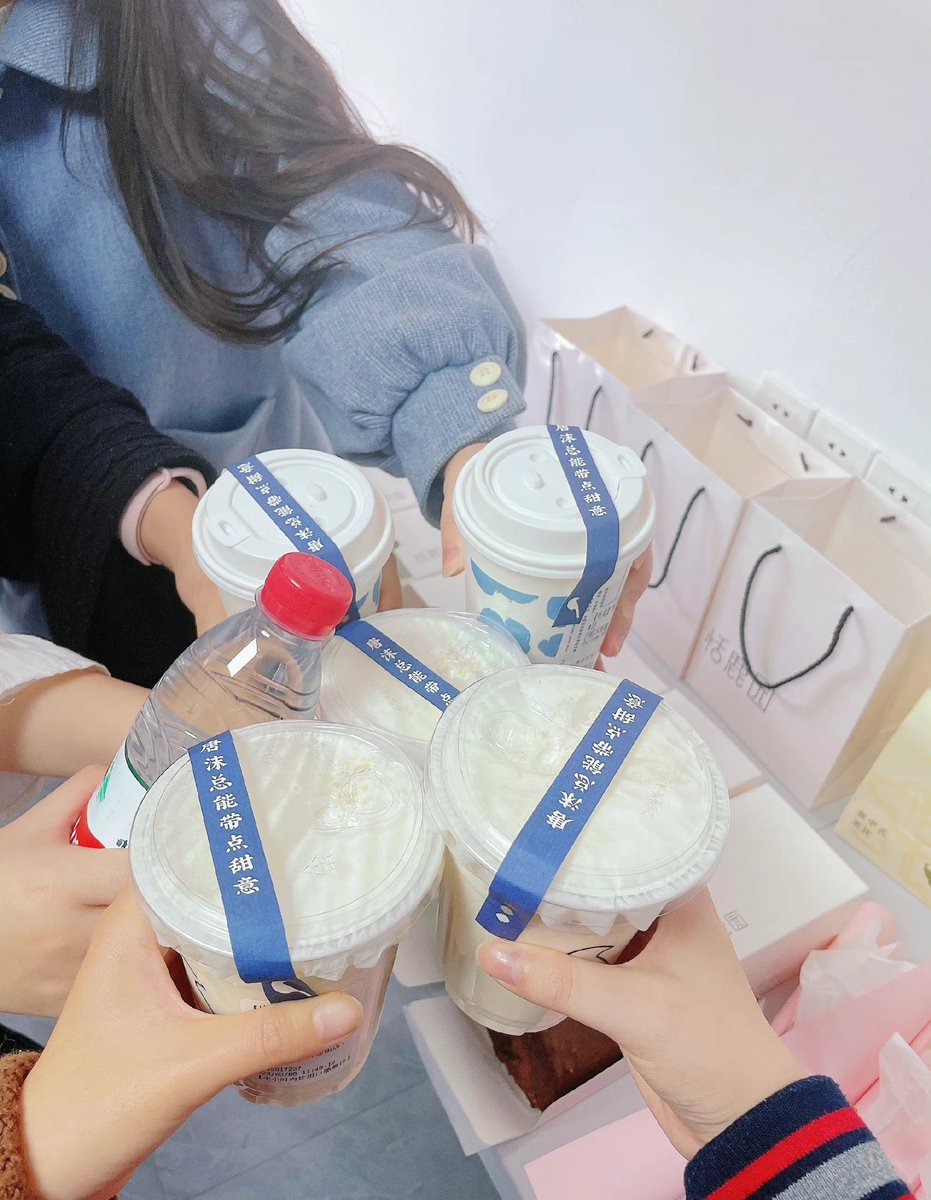 yuyan0908's tweet photo. Afternoon tea time, happy four times, thank you for wishing me a happy birthday. https://t.co/OYJGi84hpb