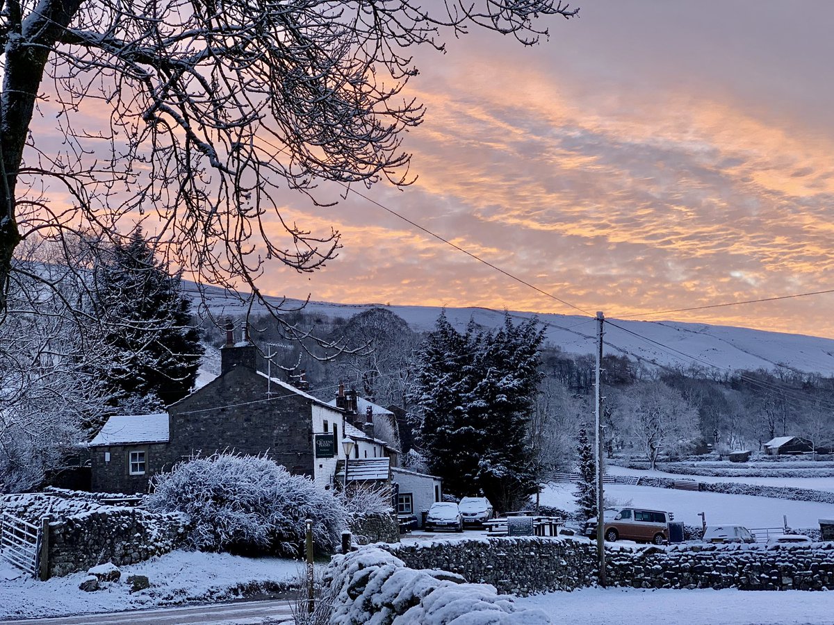 ParkBottom's tweet photo. -8 when we set off on our morning dog walk 🥶

#littondale #YorkshireDales https://t.co/cSHoNNyeB1