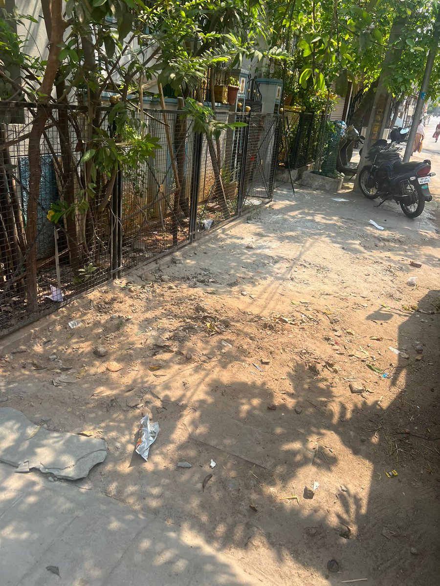 DyeeSwm's tweet photo. @aishwarya_ragam @GHMCOnline Cleared . https://t.co/vffQnfvWUB