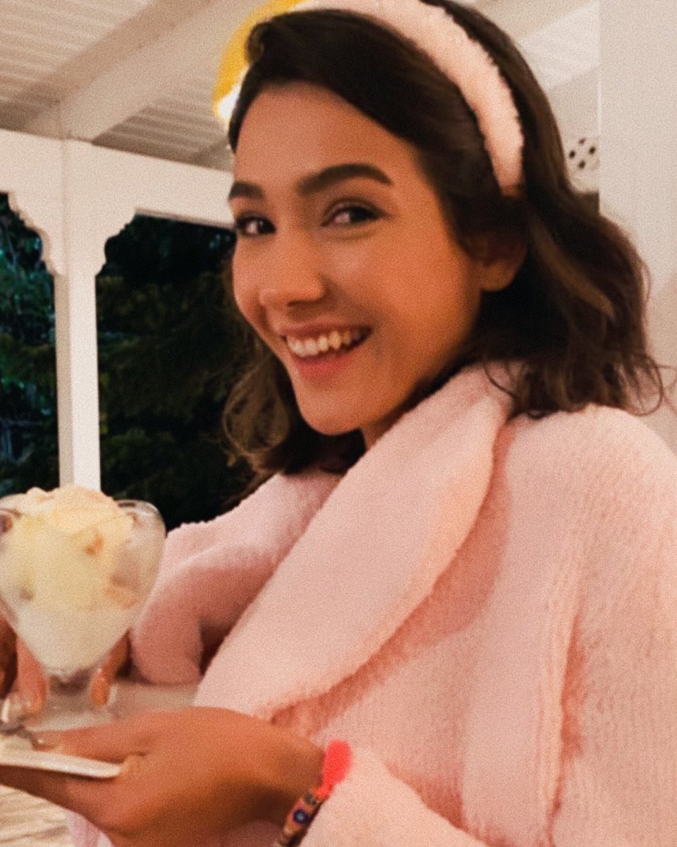 DailyAybuke's tweet photo. 🌸💘. https://t.co/ToJN2OoCEk