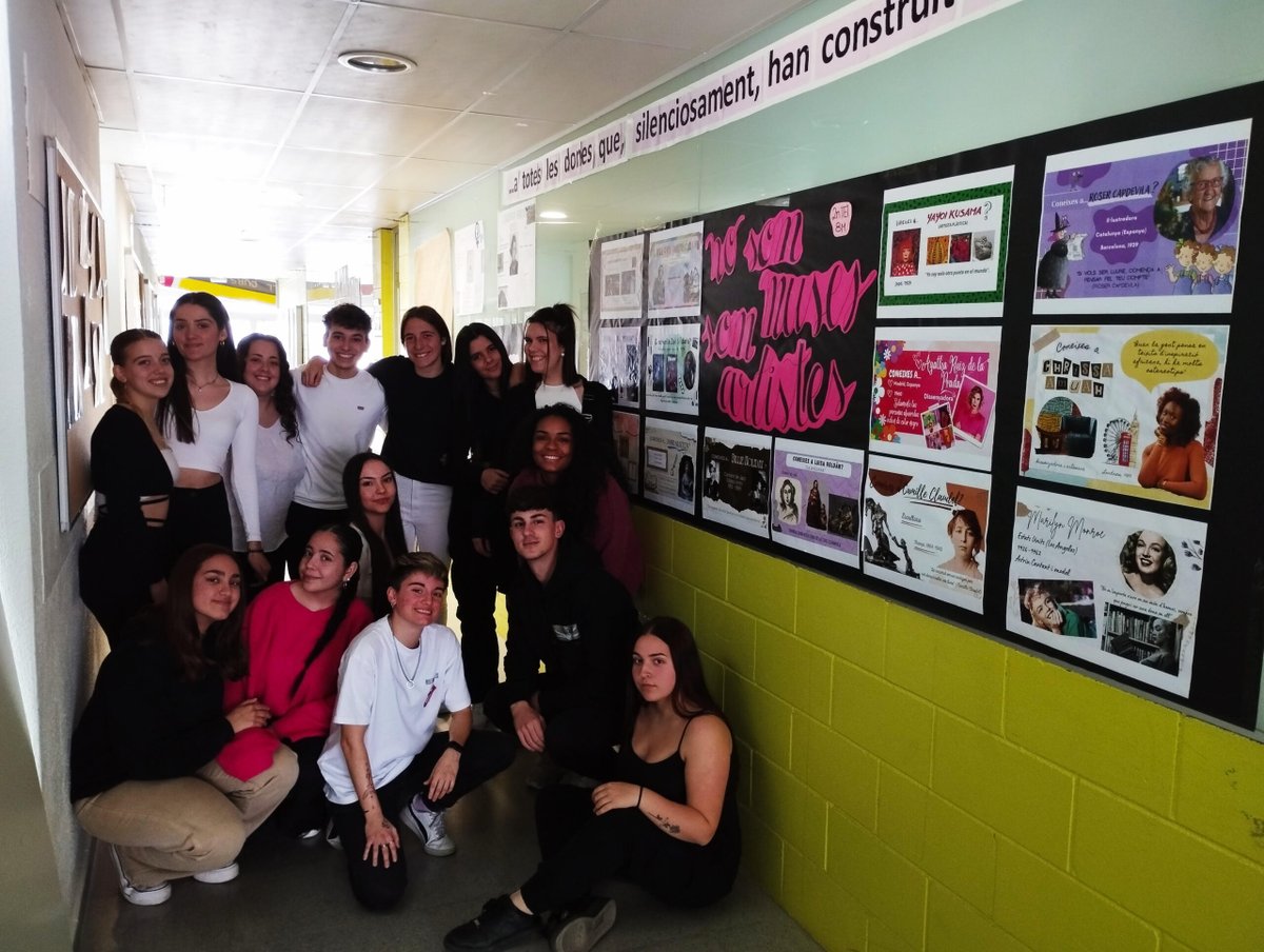 Exposició que ha fet l'alumnat de 2n de TEI (Y) "No som muses, som artistes" al passadís de l'edifici groc. Una exposició de treballs que complementa l'exposició "Les dones que m'habiten", del grup de 2n TEi (X) a la sala d'usos múltiples. ♀️💜
#8MRiboti #8MSabadell #RibotiSerra
