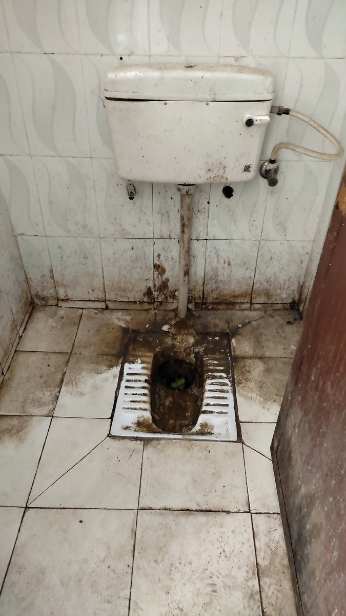 SSagar00418702's tweet photo. This is the condition of Government Ayurvedic College &amp; hospital Jalukbari @gpsinghips  @himantabiswa https://t.co/KZRM5DLcEb